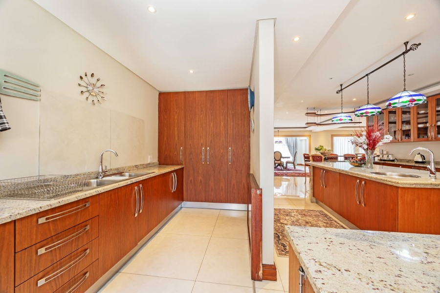 8 Bedroom Property for Sale in Baronetcy Estate Western Cape